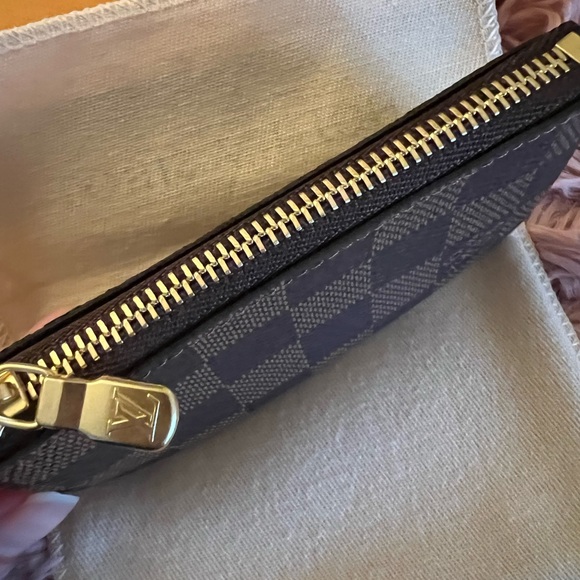 (Traded) Louis Vuitton Damier Ebene Key Pouch - Picture 6 of 12